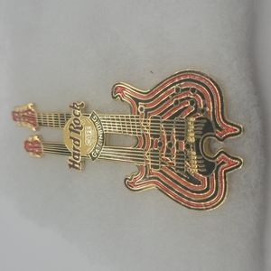 Hard Rock Cafe Gatlinburg  Double Guitar Pin